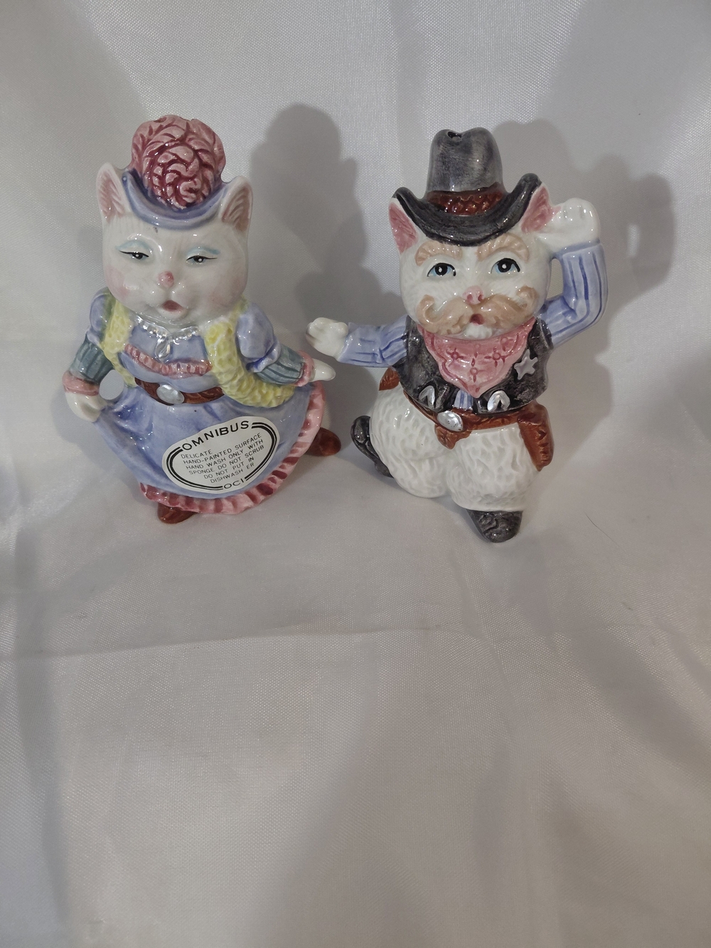 Ceramic Cat Salt and Pepper Shaker Set - Pink & Blue
